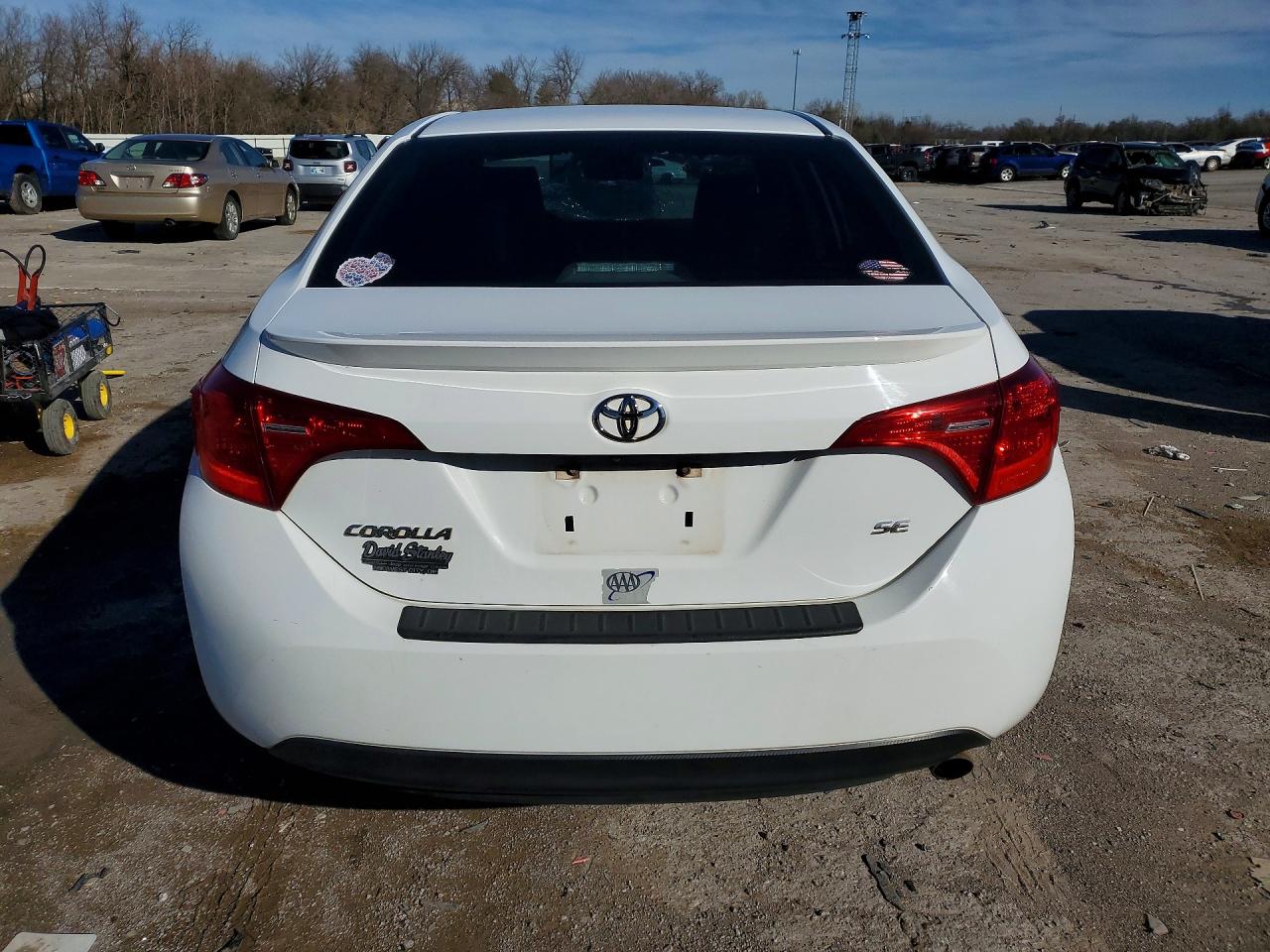 2017 TOYOTA COROLLA SE photo 6