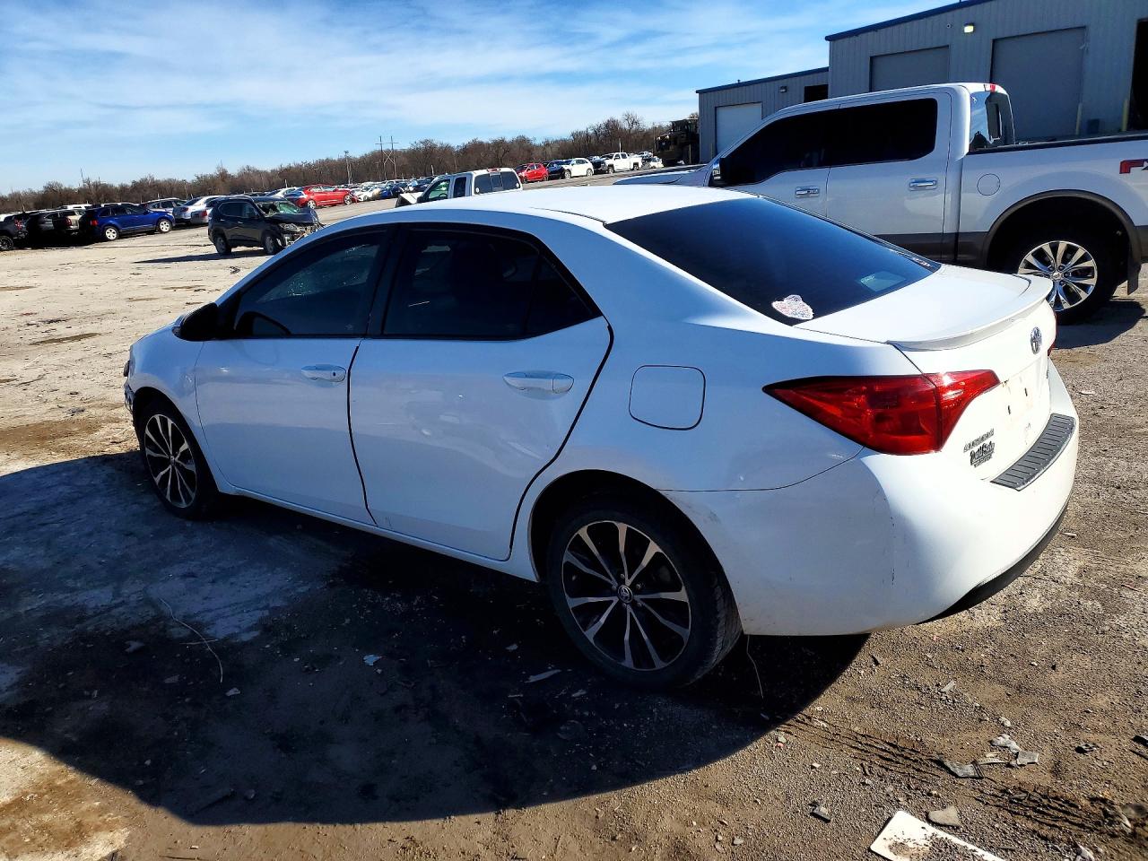 2017 TOYOTA COROLLA SE photo 2