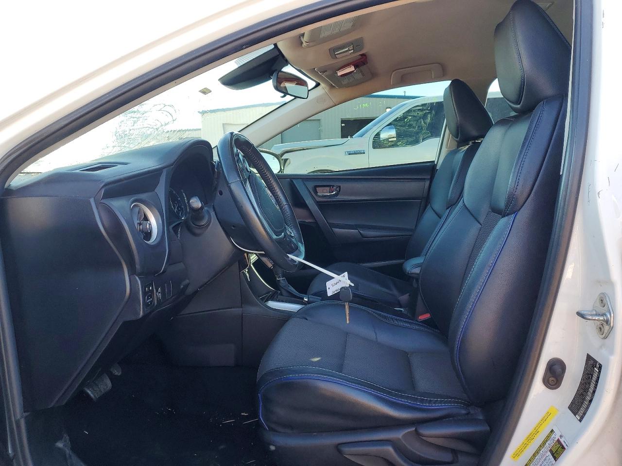 2017 TOYOTA COROLLA SE photo 7