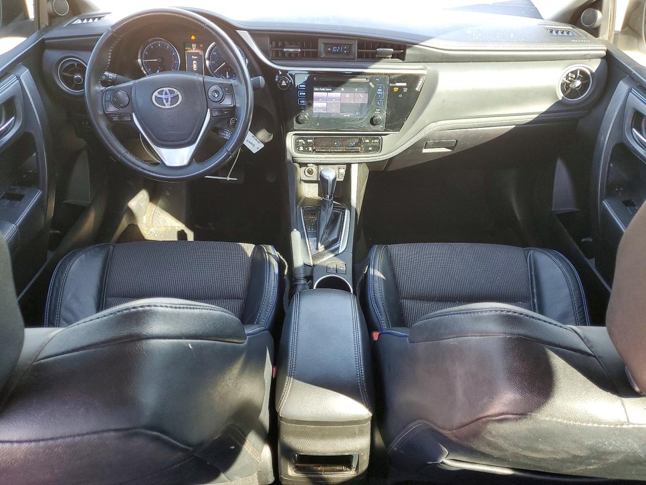 2017 TOYOTA COROLLA SE photo 8