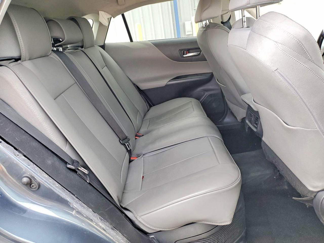 2021 TOYOTA VENZA LE photo 21