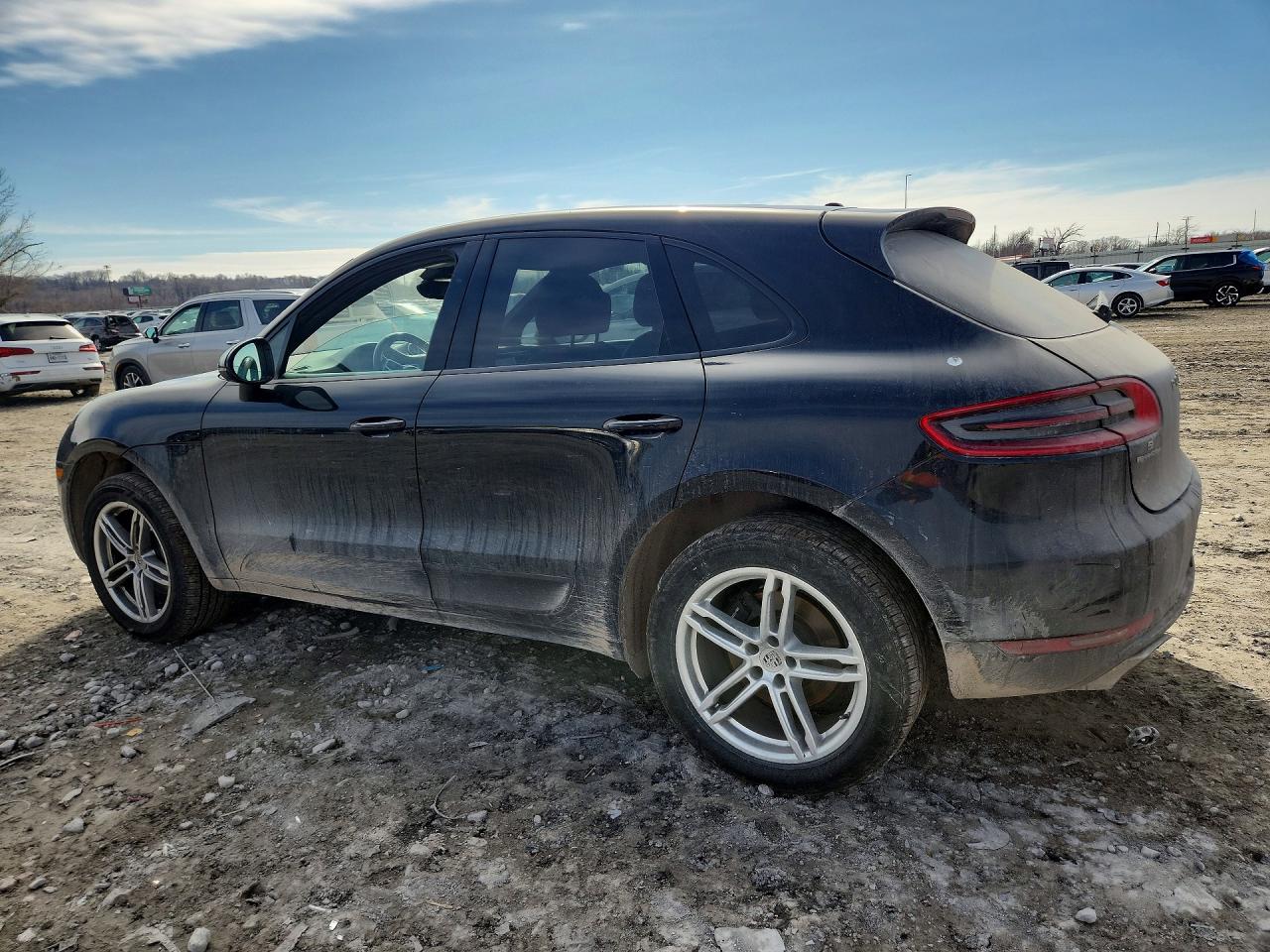 2018 PORSCHE MACAN photo 2