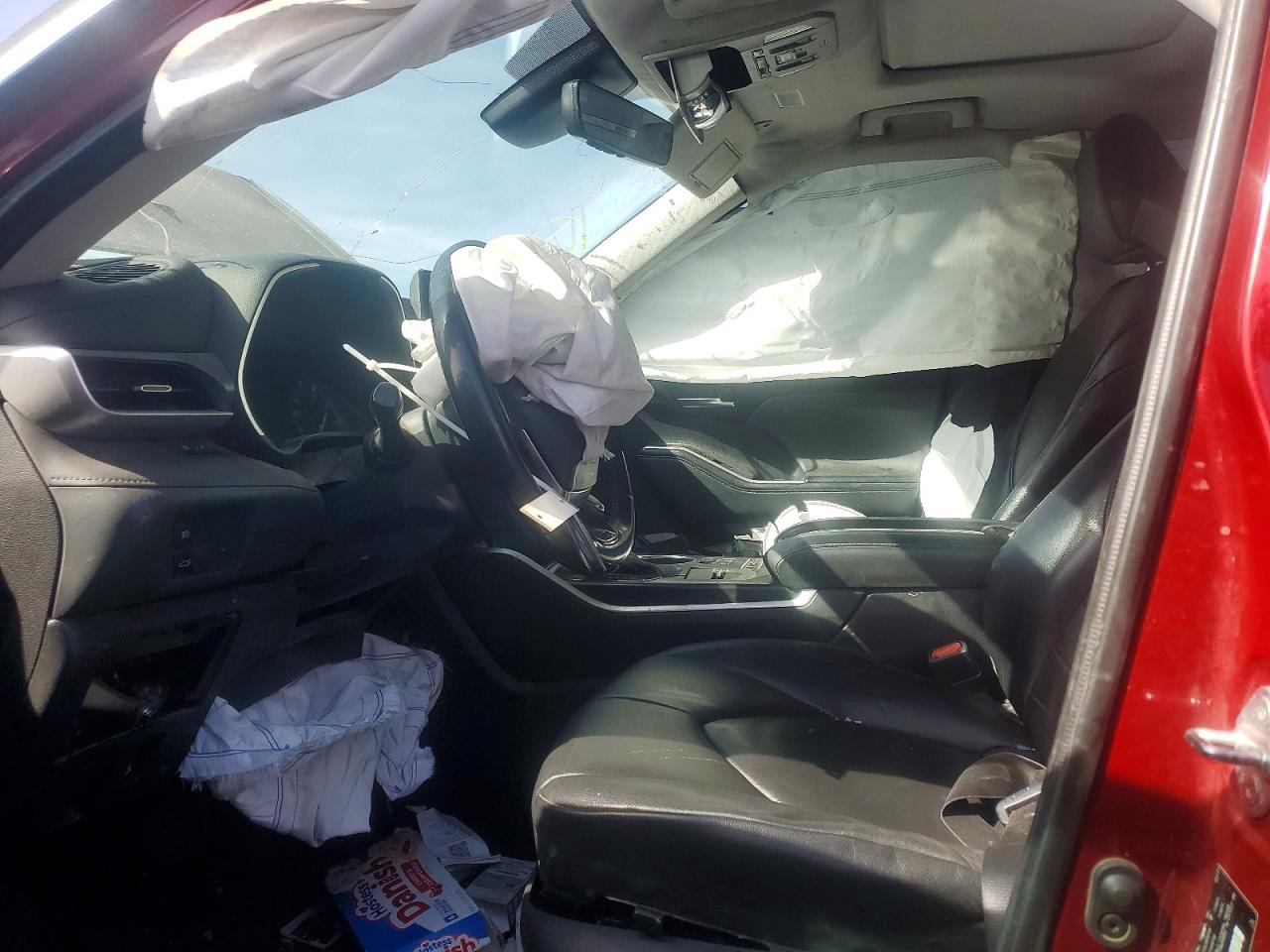 2021 TOYOTA HIGHLANDER XLE photo 13