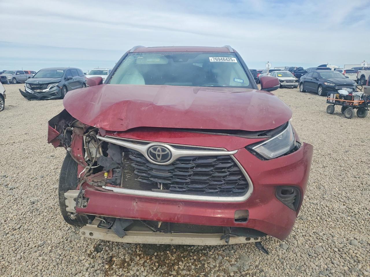 2021 TOYOTA HIGHLANDER XLE photo 9