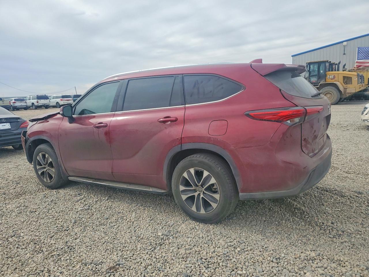 2021 TOYOTA HIGHLANDER XLE photo 3