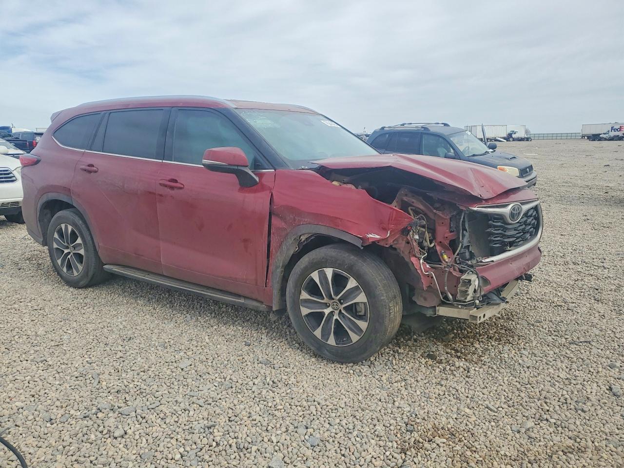 2021 TOYOTA HIGHLANDER XLE photo 7