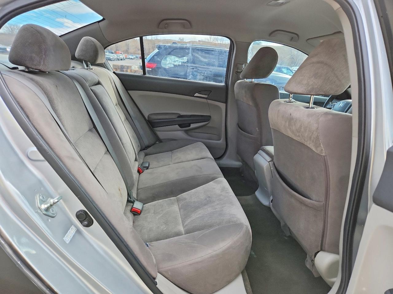 2010 HONDA ACCORD LX photo 19