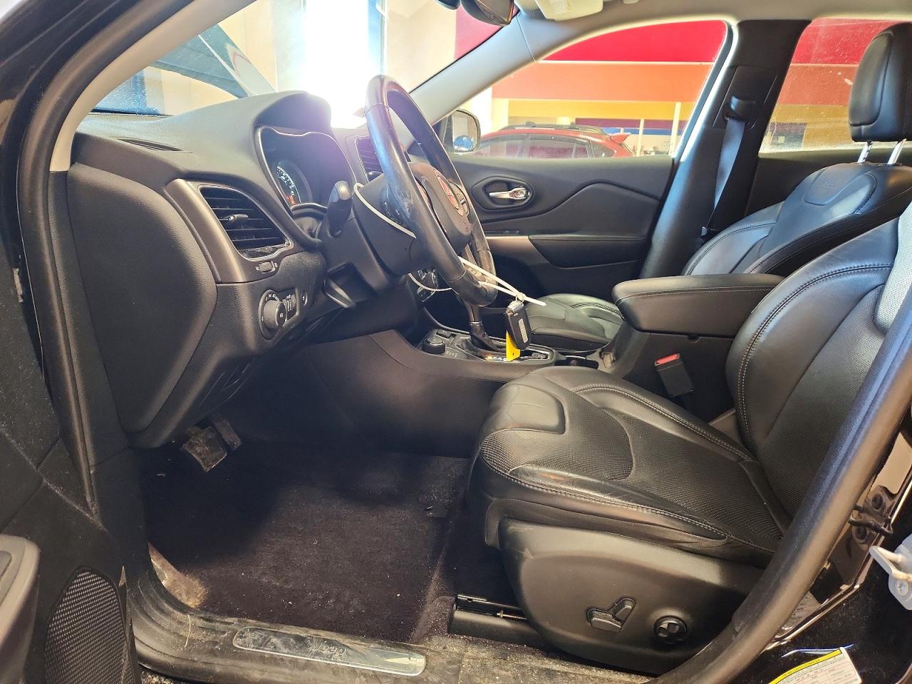2019 JEEP CHEROKEE photo 19