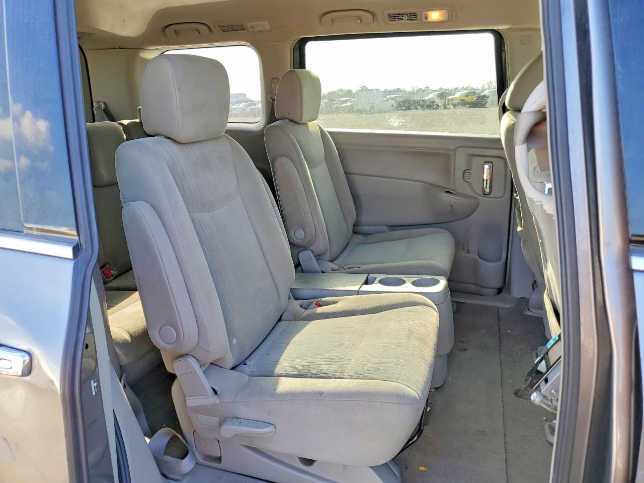 2015 NISSAN QUEST S photo 11