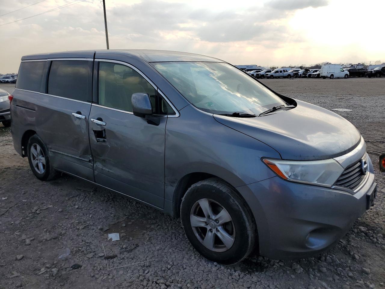 2015 NISSAN QUEST S photo 4
