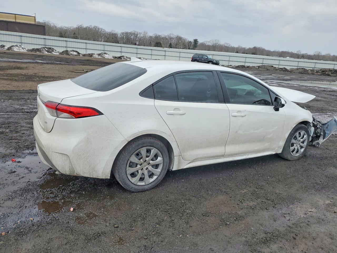 2021 TOYOTA COROLLA LE photo 3