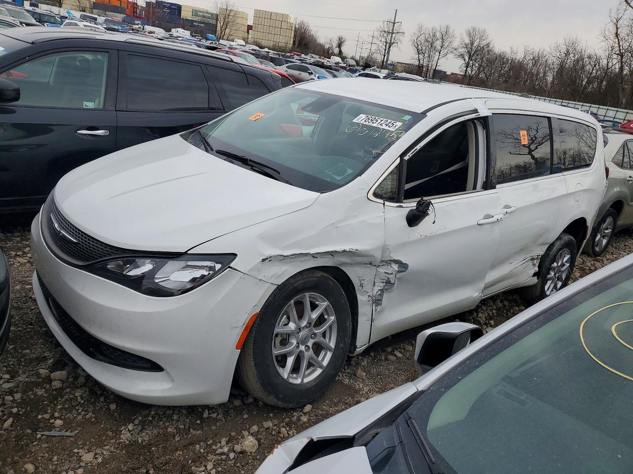 2023 CHRYSLER VOYAGER LX photo 2