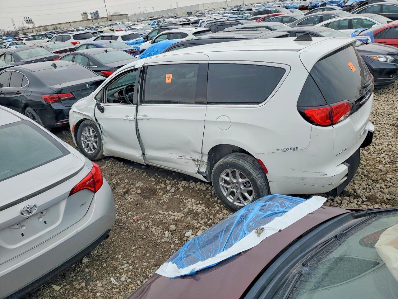2023 CHRYSLER VOYAGER LX photo 4