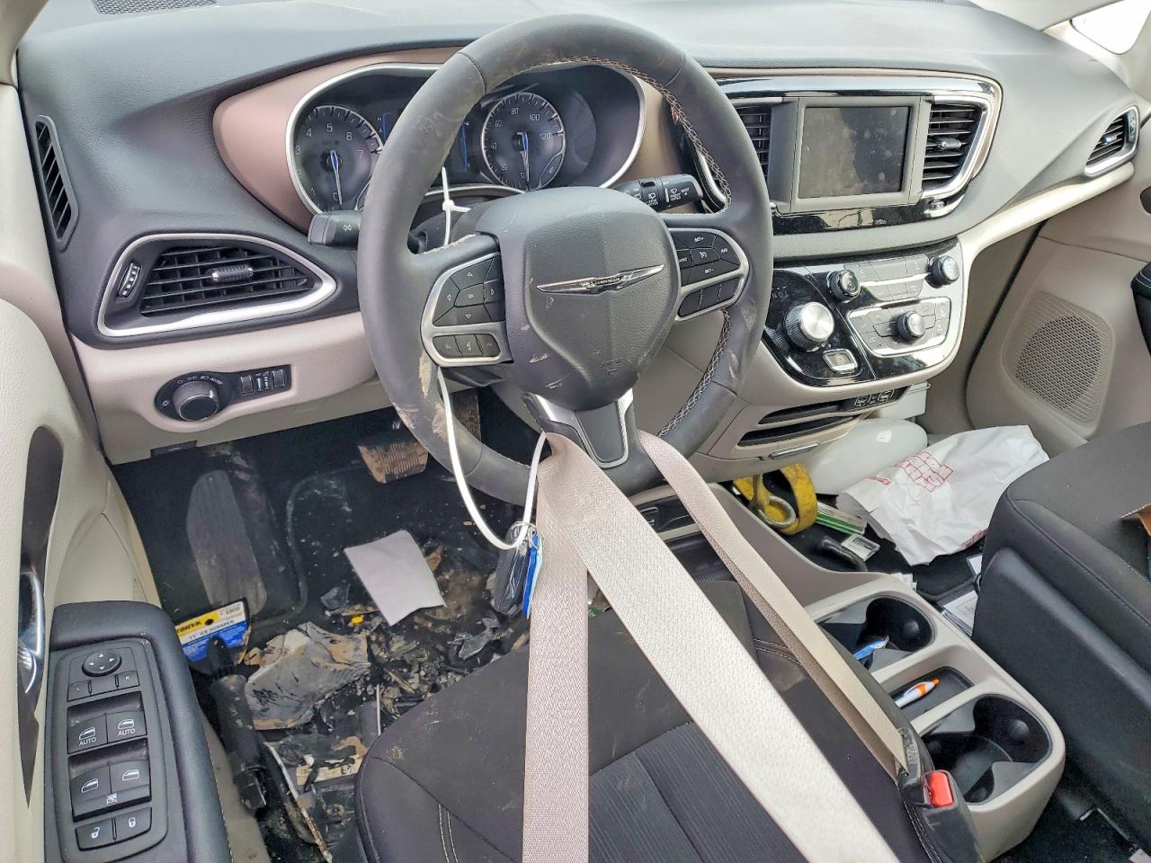 2023 CHRYSLER VOYAGER LX photo 15