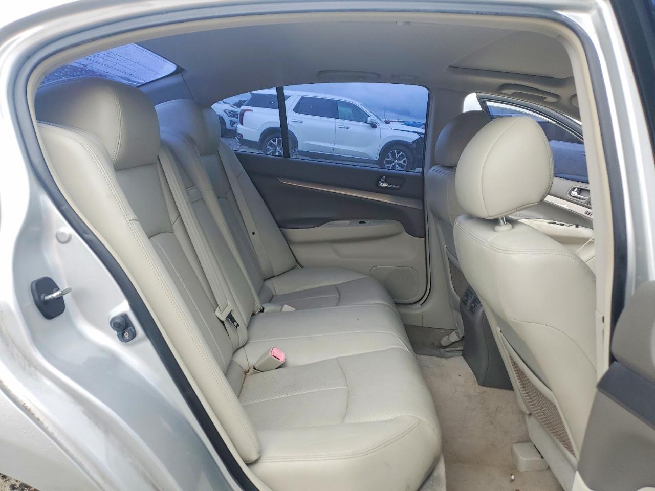 2011 INFINITI G37 BASE photo 10