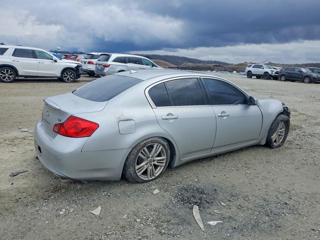 2011 INFINITI G37 BASE photo 3