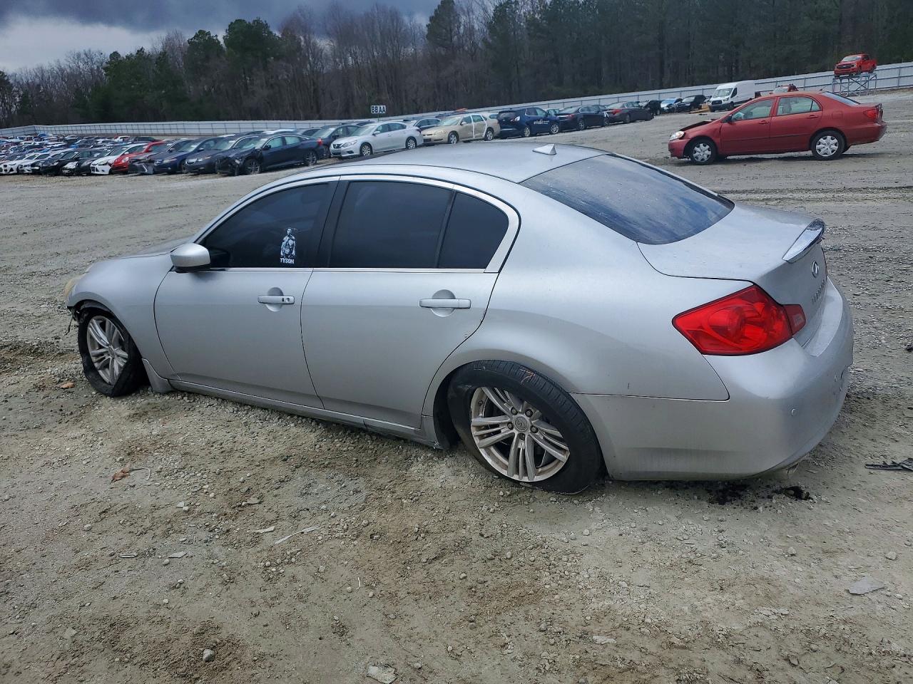 2011 INFINITI G37 BASE photo 2