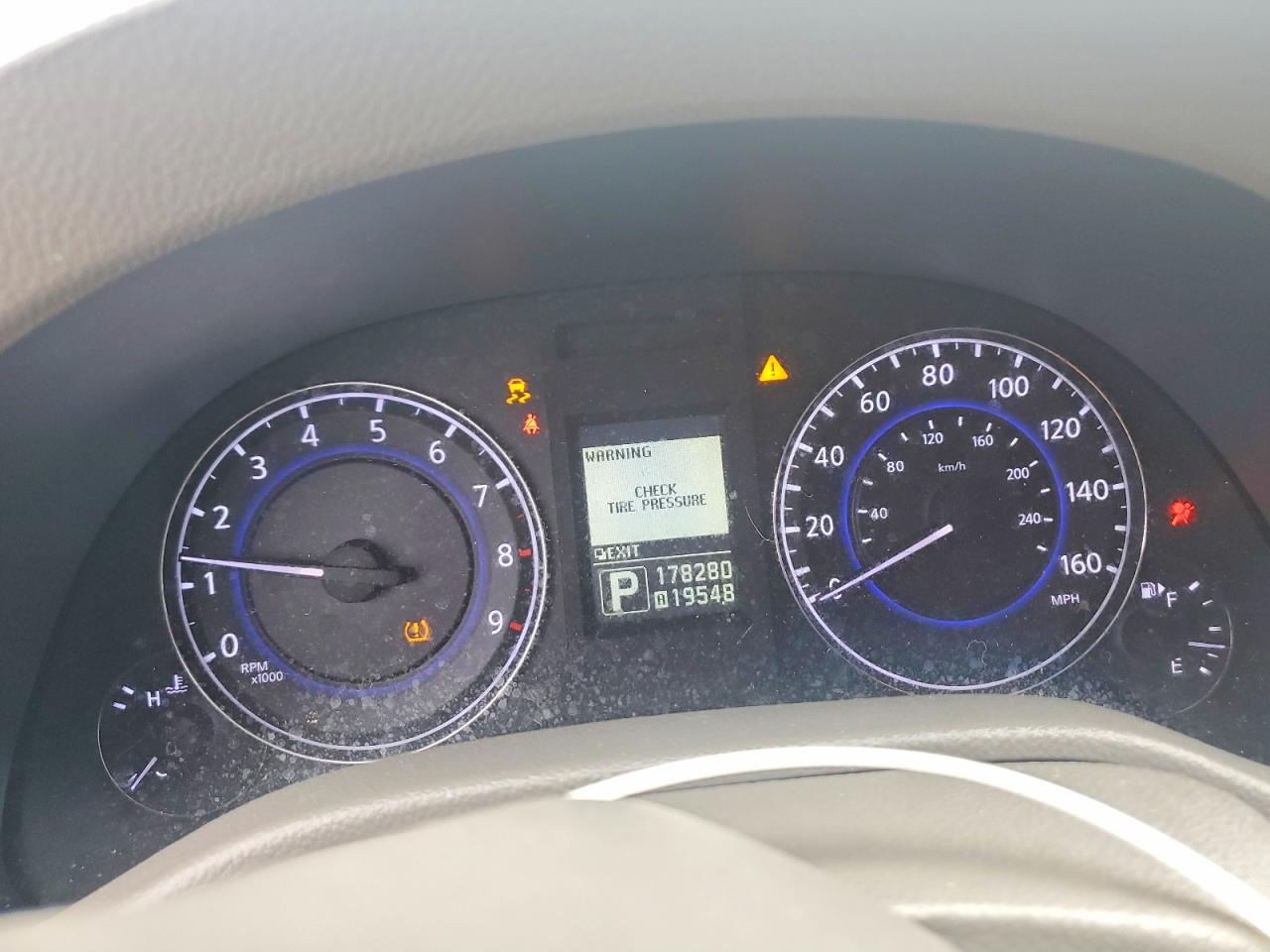 2011 INFINITI G37 BASE photo 9
