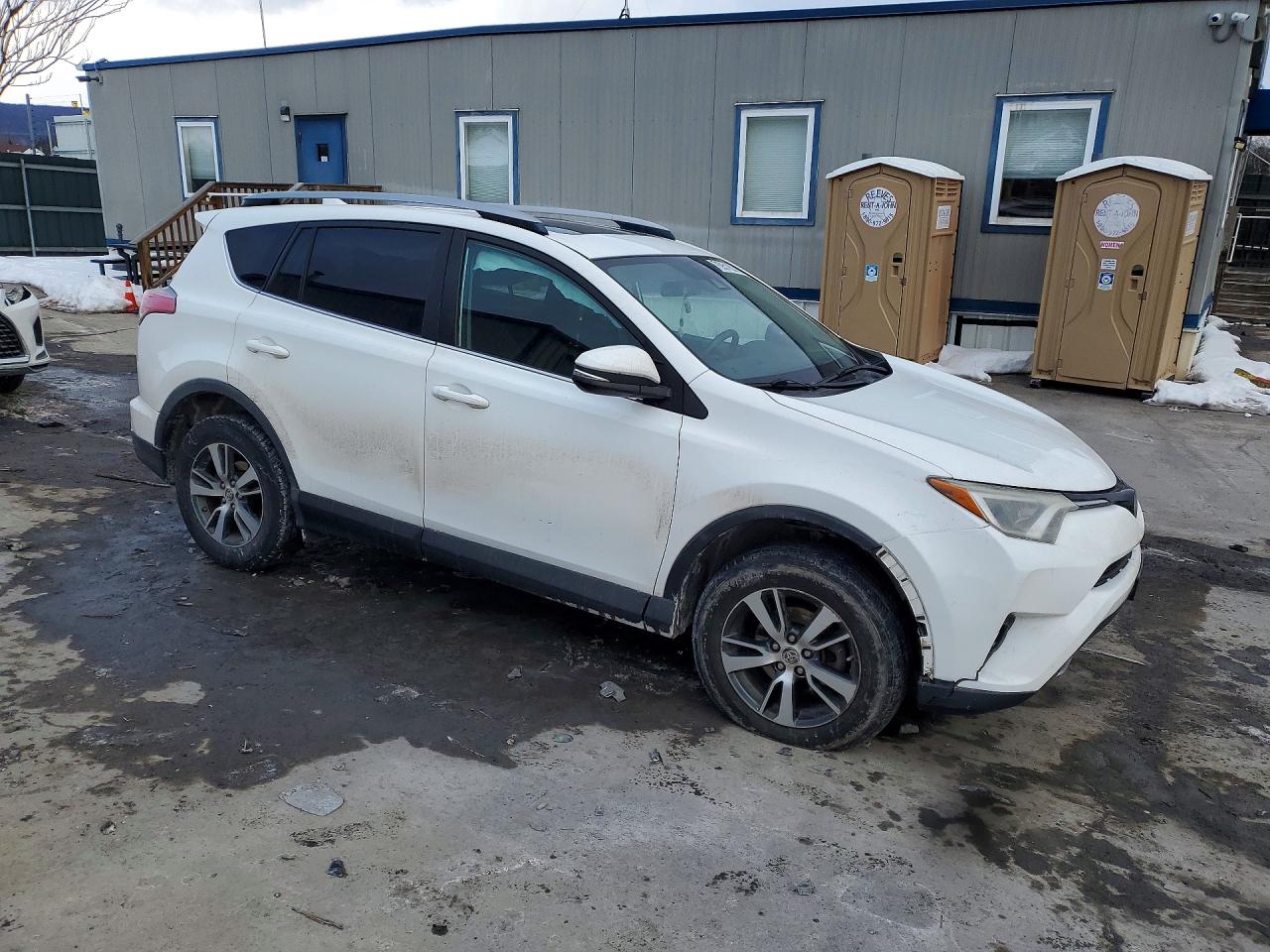 2018 TOYOTA RAV4 XLE photo 10