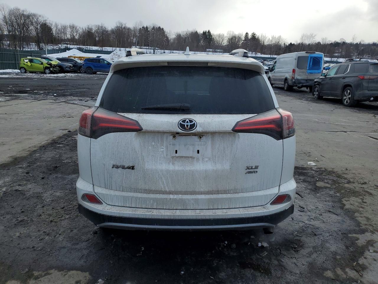 2018 TOYOTA RAV4 XLE photo 16