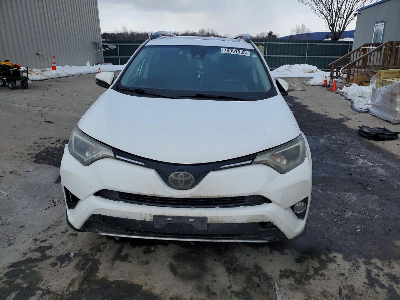 2018 TOYOTA RAV4 XLE photo 13