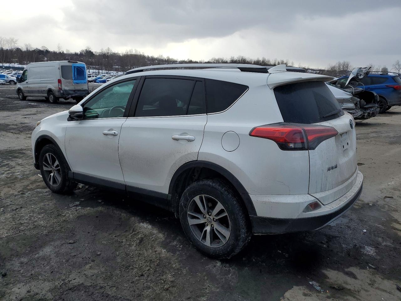 2018 TOYOTA RAV4 XLE photo 4