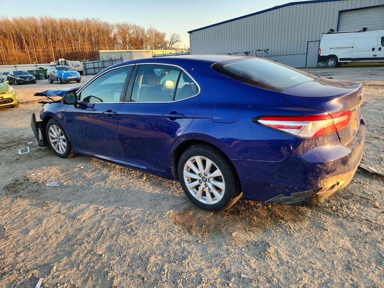 2018 TOYOTA CAMRY L photo 3
