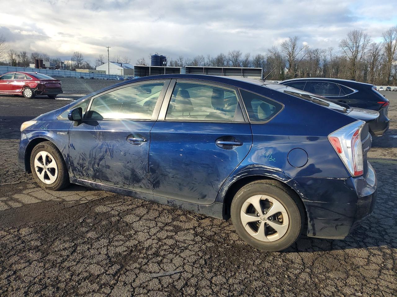 2015 TOYOTA PRIUS photo 2