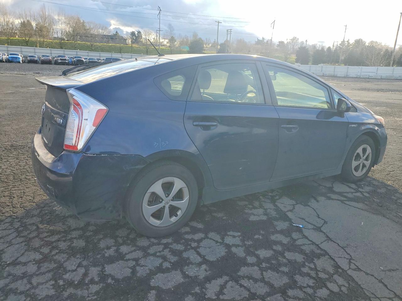 2015 TOYOTA PRIUS photo 3