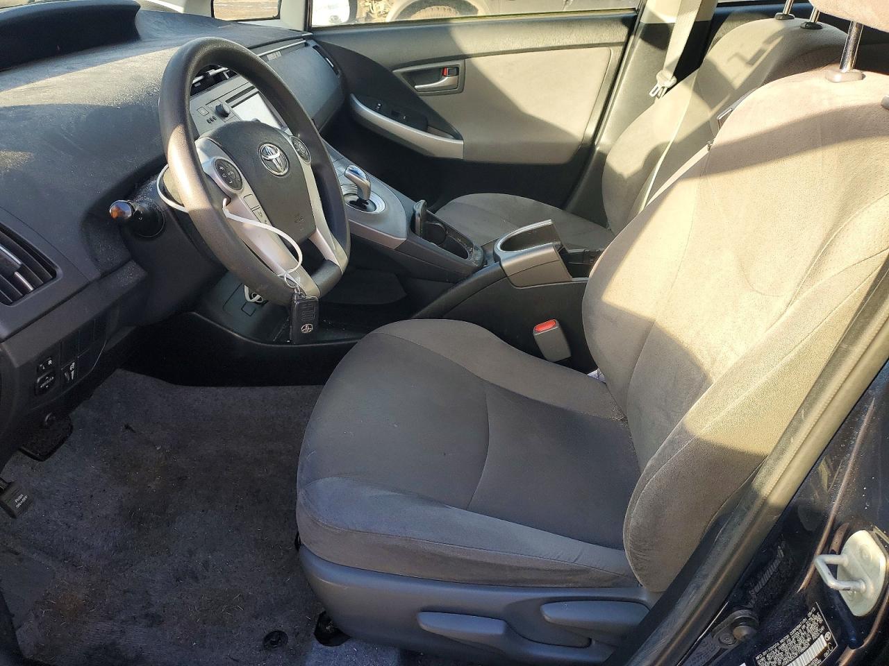 2015 TOYOTA PRIUS photo 7