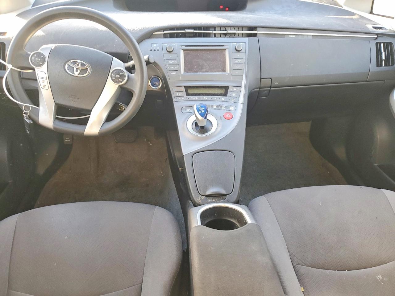 2015 TOYOTA PRIUS photo 8
