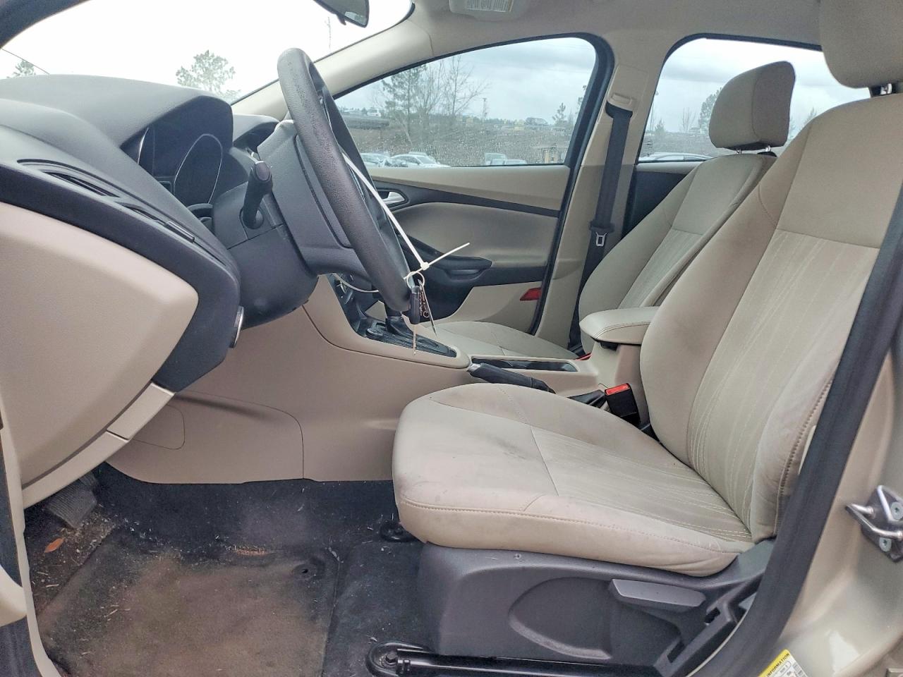 2015 FORD FOCUS SE photo 7