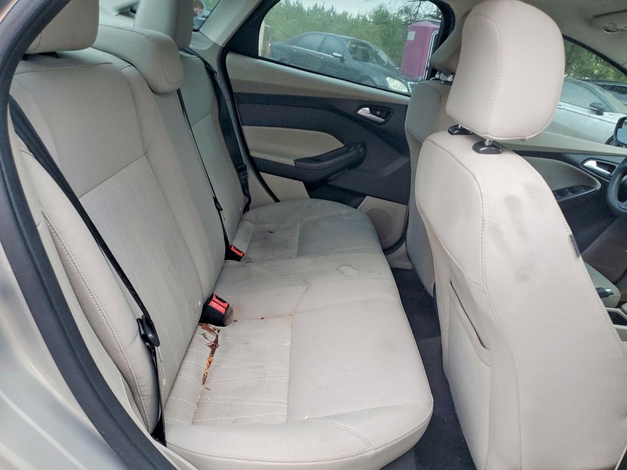 2015 FORD FOCUS SE photo 10