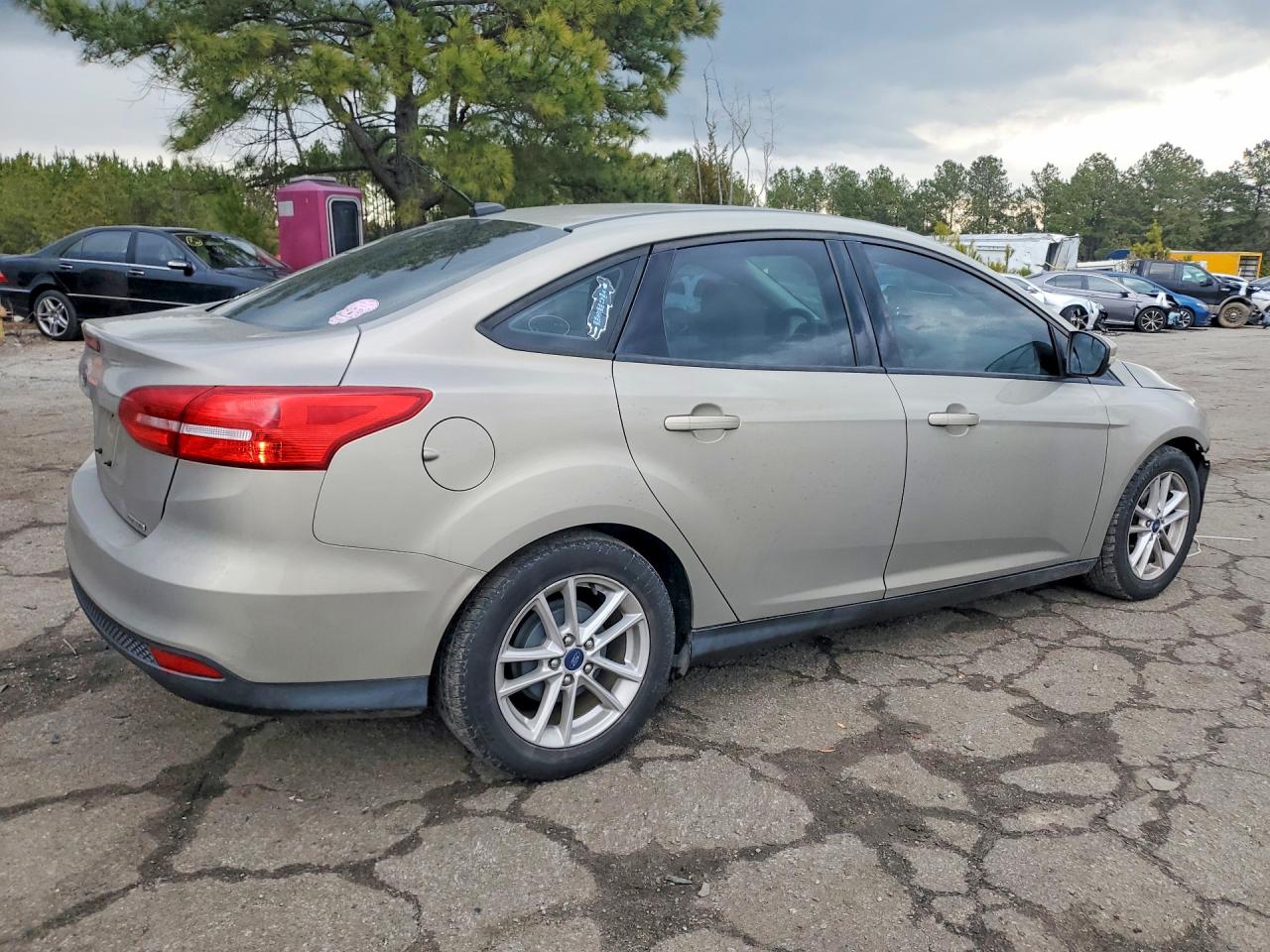 2015 FORD FOCUS SE photo 3
