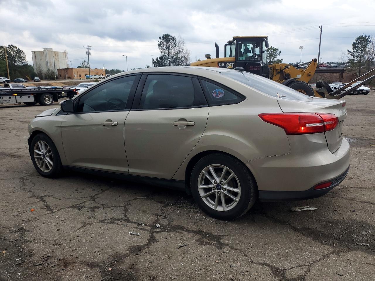 2015 FORD FOCUS SE photo 2