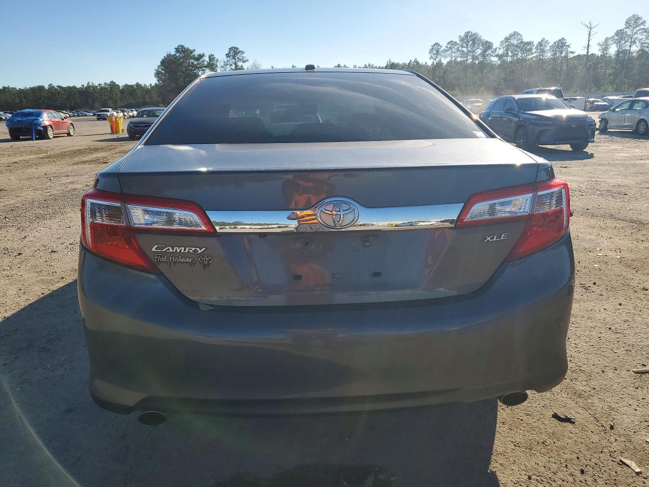 2014 TOYOTA CAMRY SE photo 11