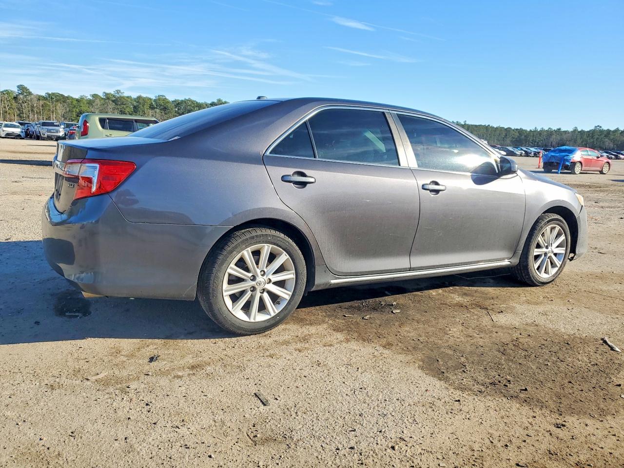 2014 TOYOTA CAMRY SE photo 5