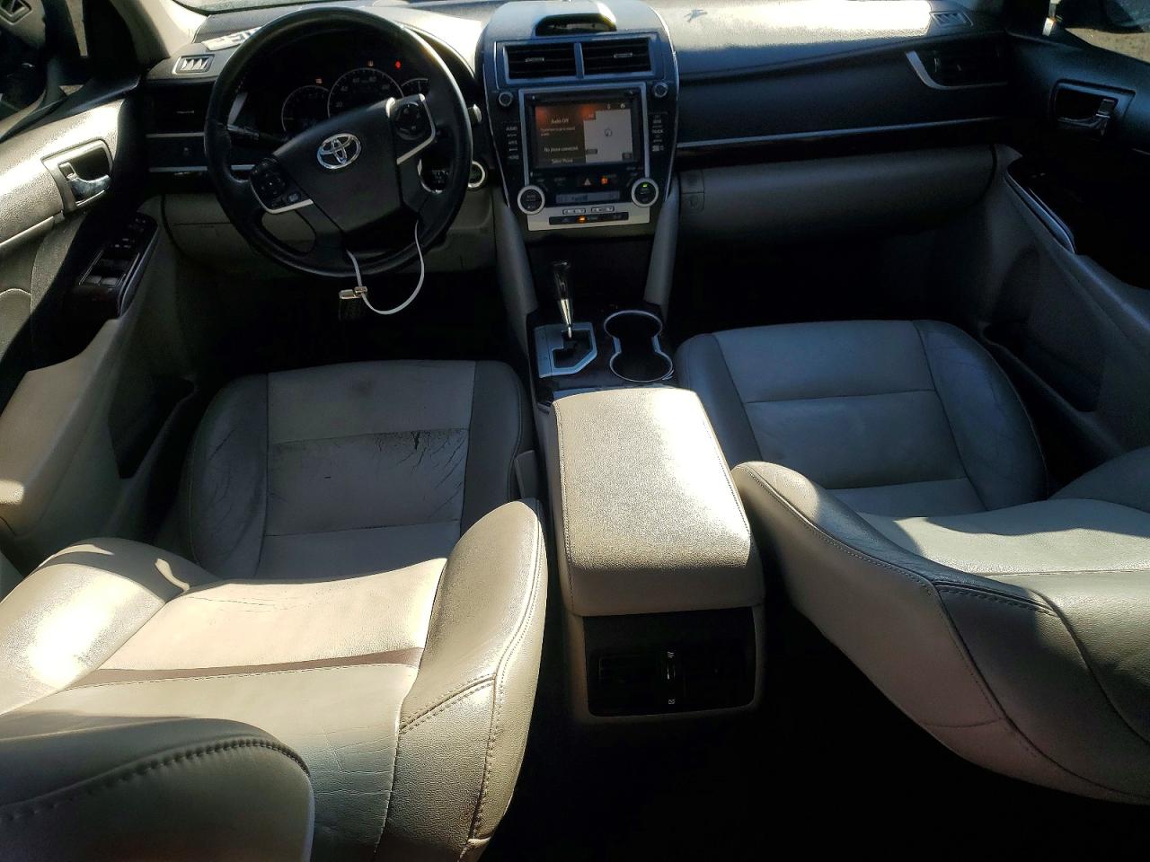2014 TOYOTA CAMRY SE photo 15