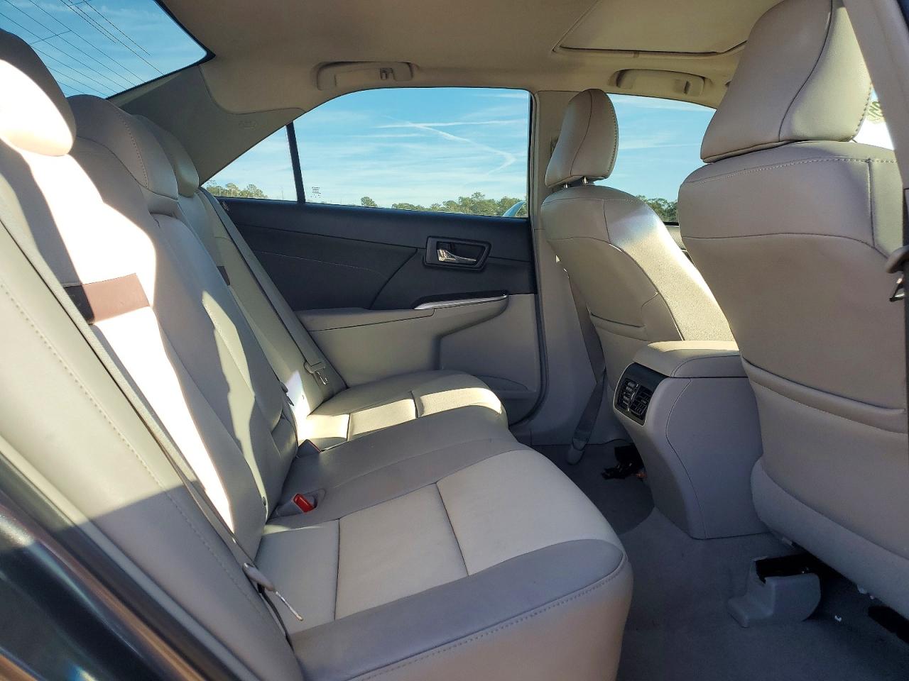 2014 TOYOTA CAMRY SE photo 19