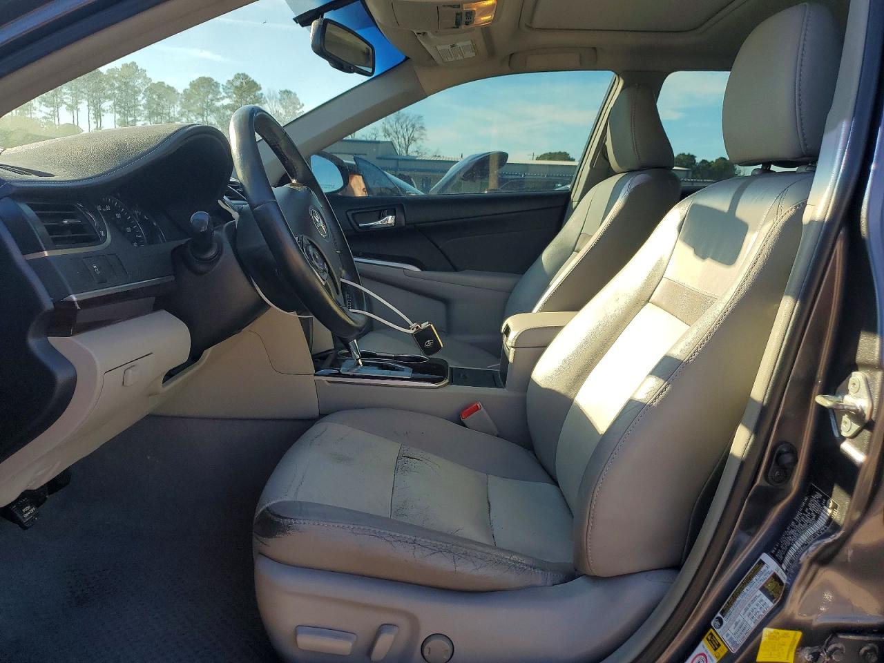 2014 TOYOTA CAMRY SE photo 13