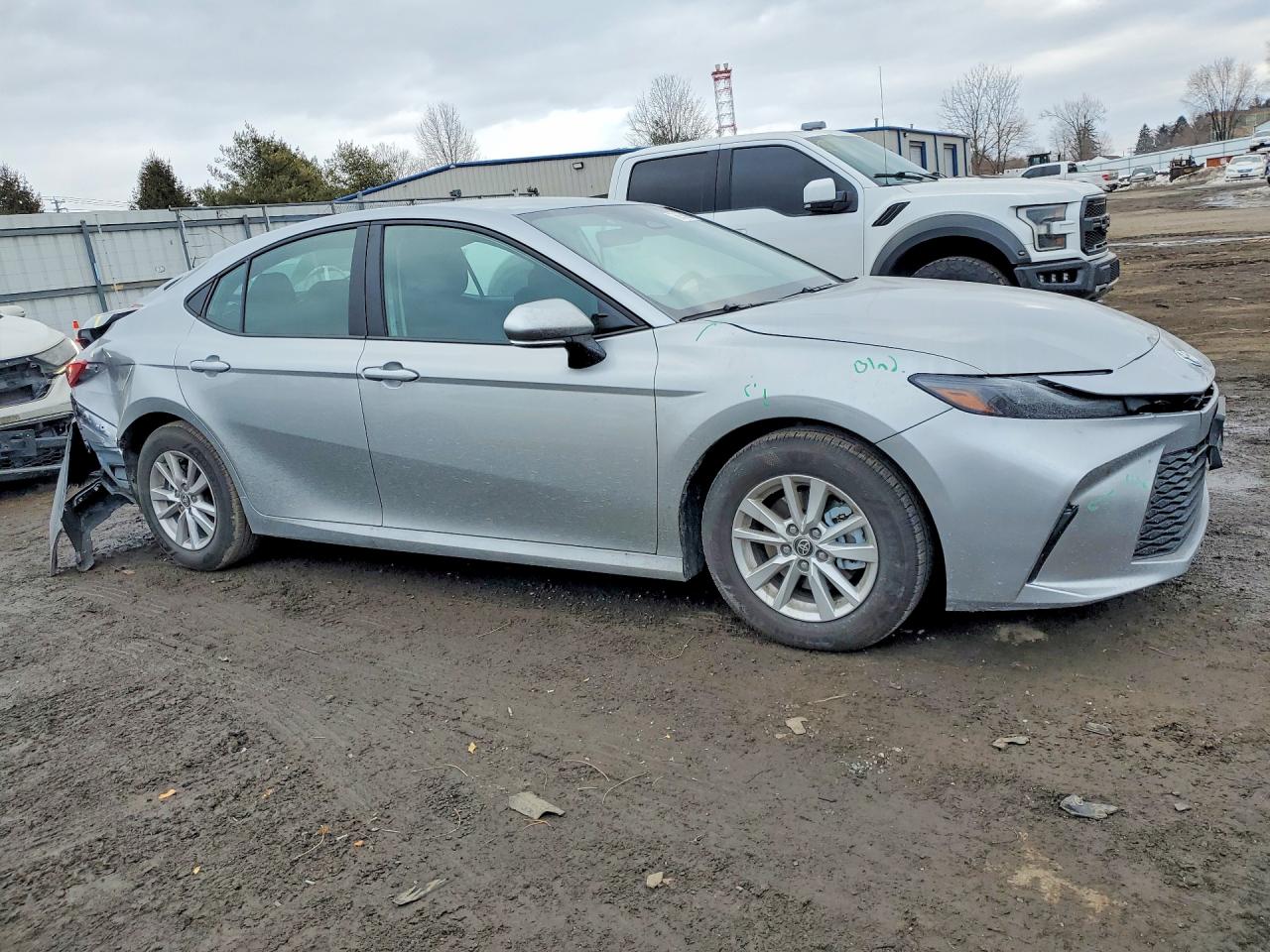 2025 TOYOTA CAMRY photo 4