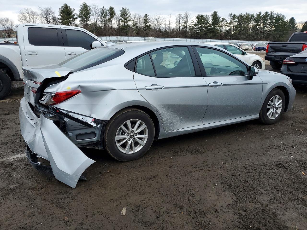 2025 TOYOTA CAMRY photo 3