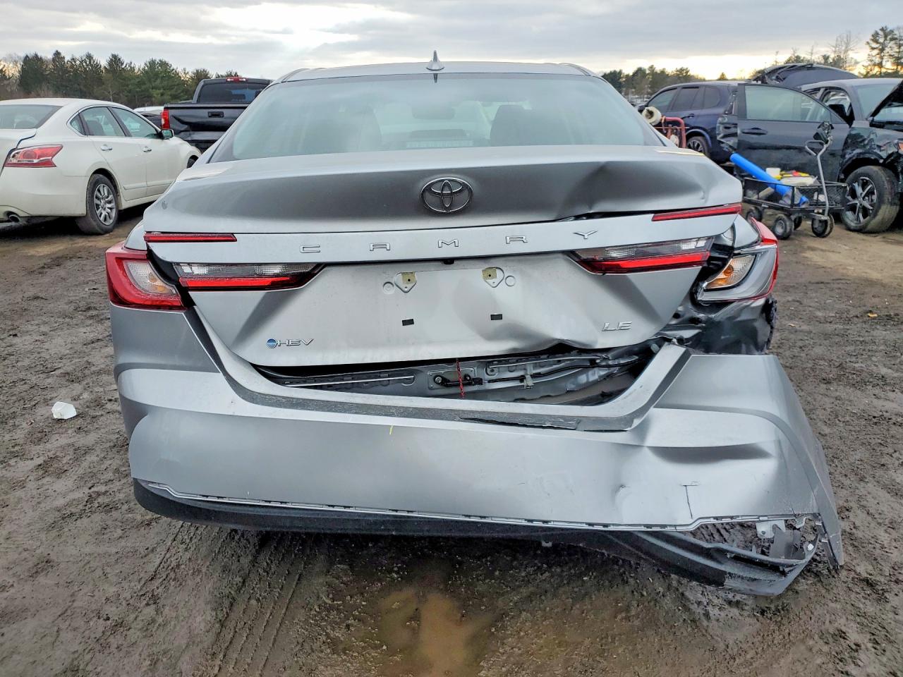 2025 TOYOTA CAMRY photo 6
