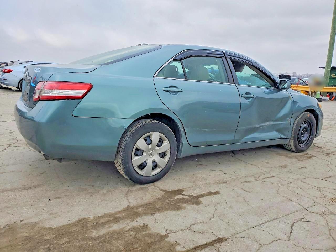 2010 TOYOTA CAMRY BASE photo 5