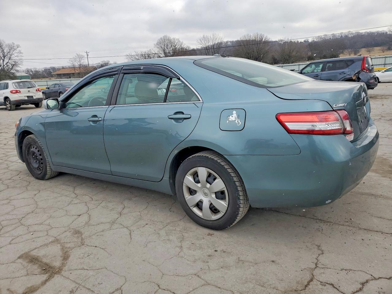 2010 TOYOTA CAMRY BASE photo 3