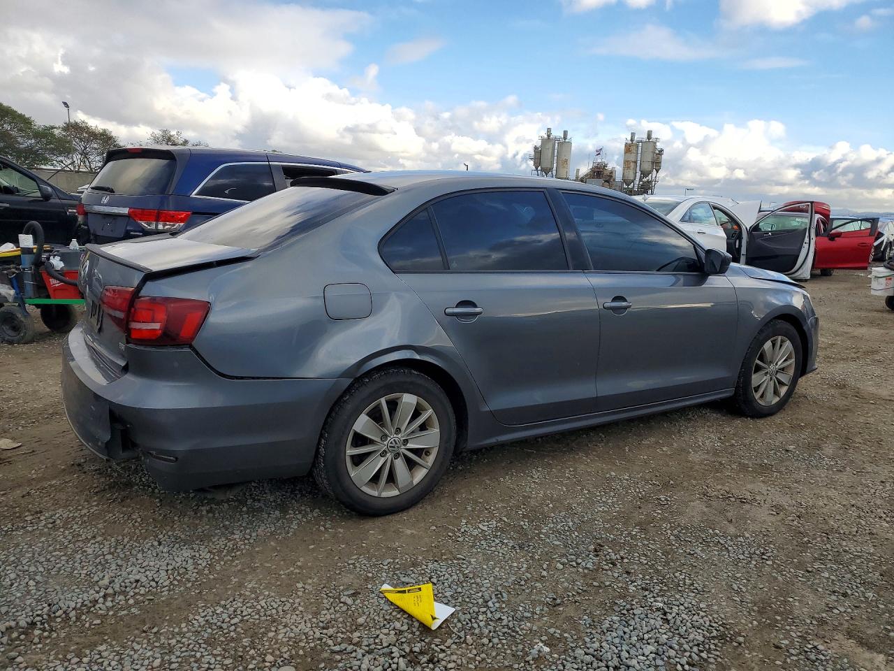 2016 VOLKSWAGEN JETTA S photo 3