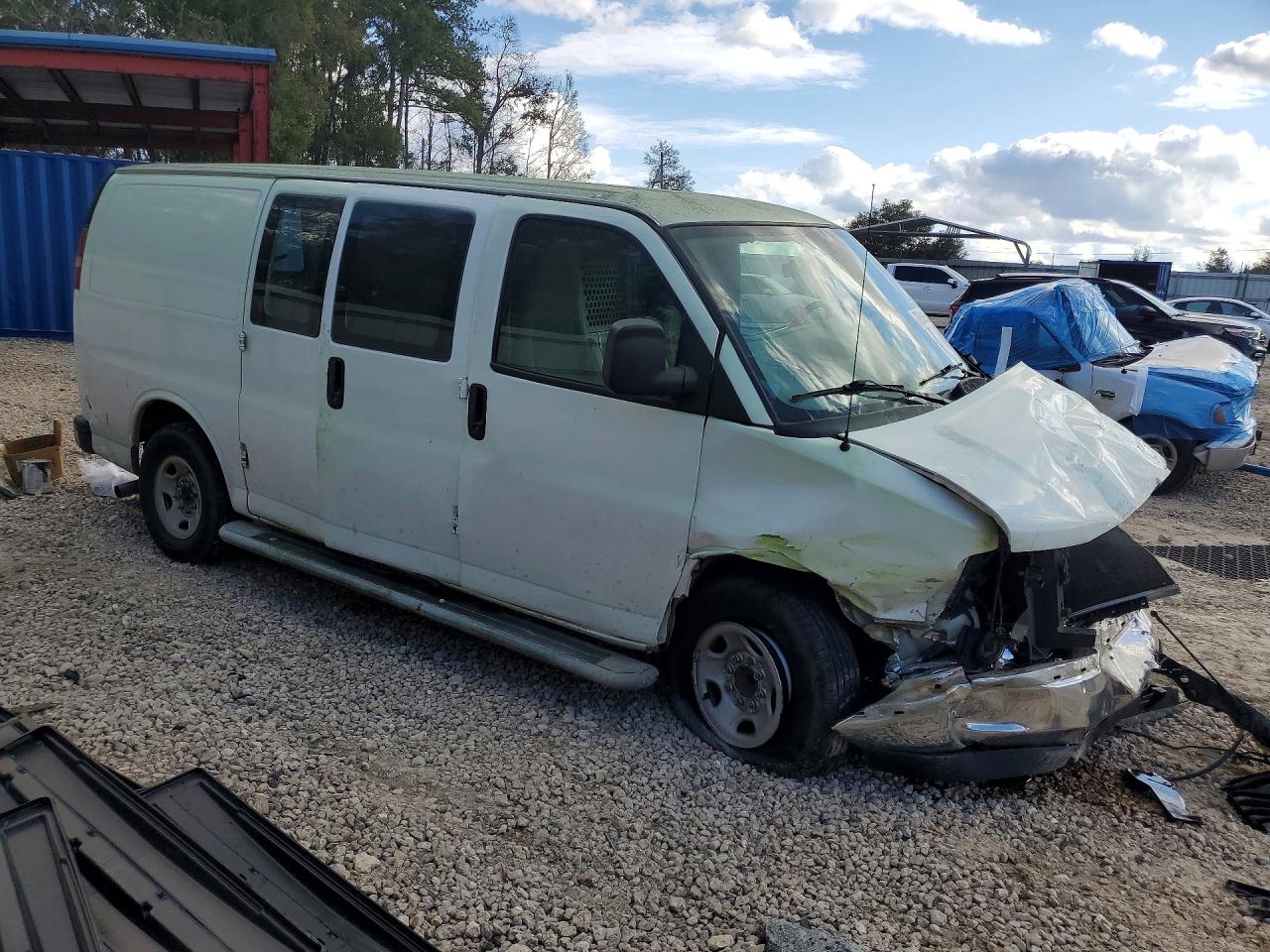 2017 GMC SAVANA G2500 photo 7