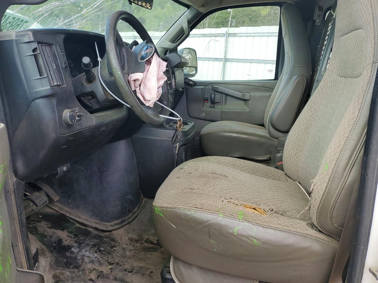 2017 GMC SAVANA G2500 photo 13