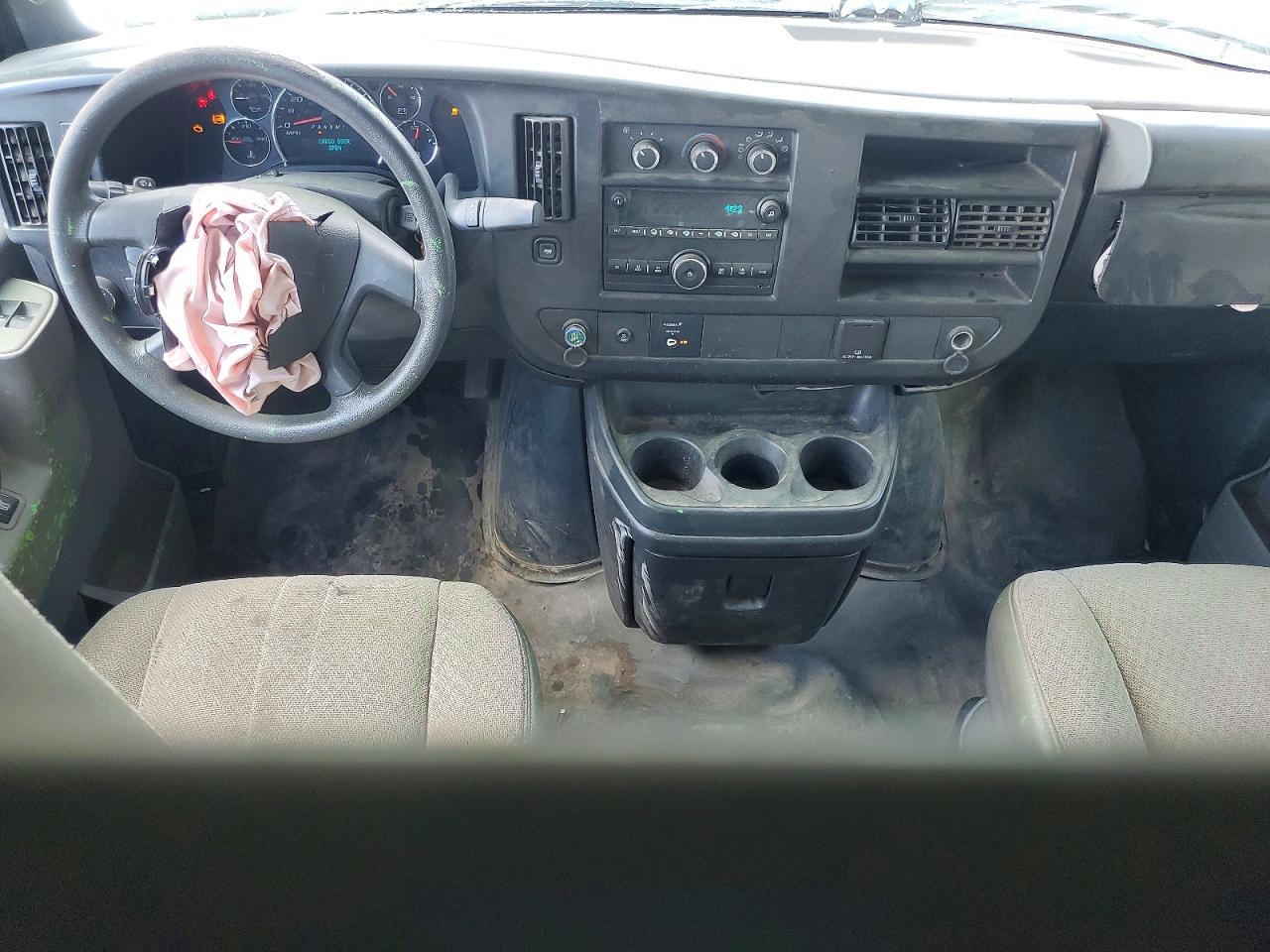2017 GMC SAVANA G2500 photo 15