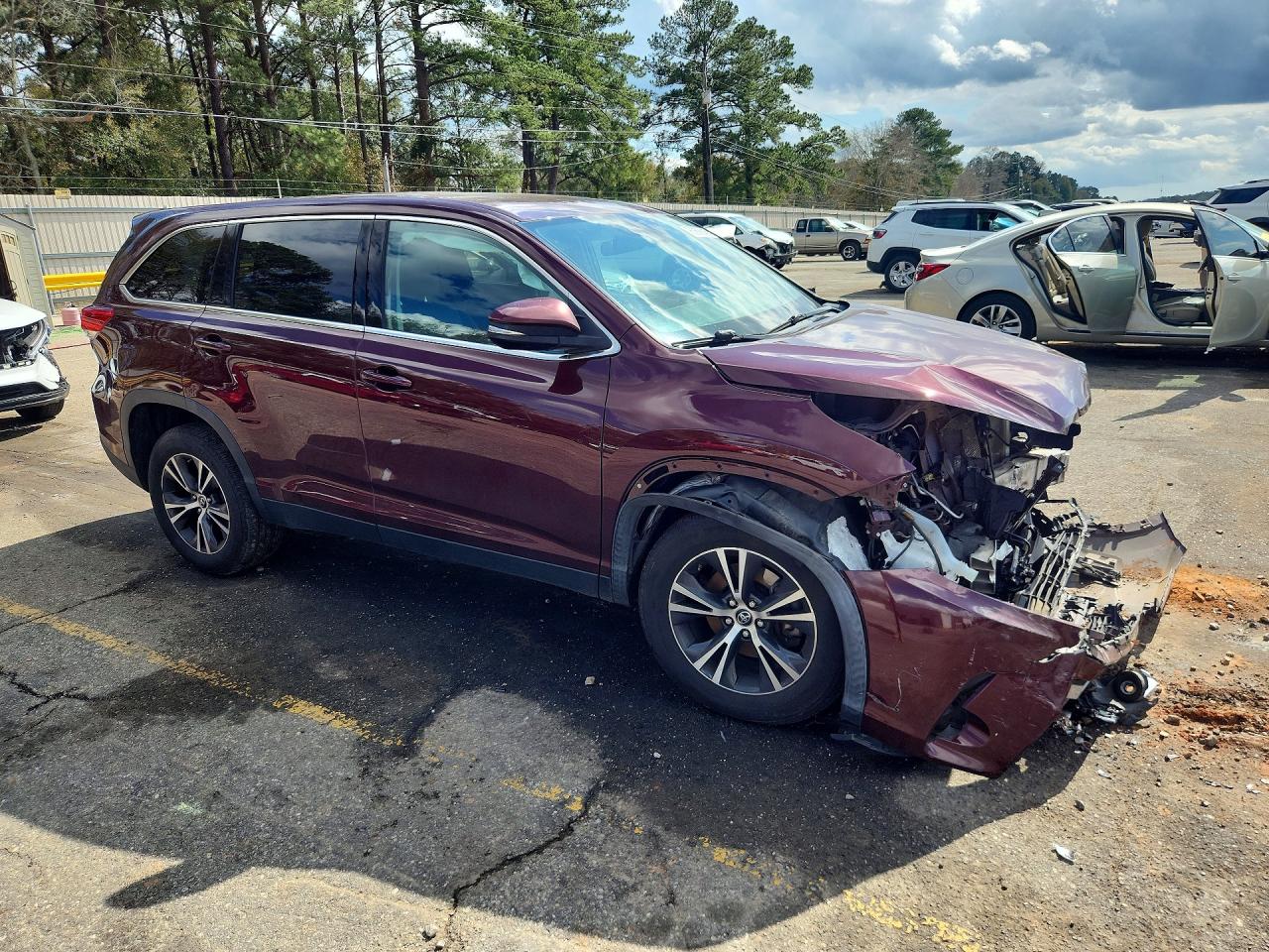 2019 TOYOTA HIGHLANDER LE photo 4